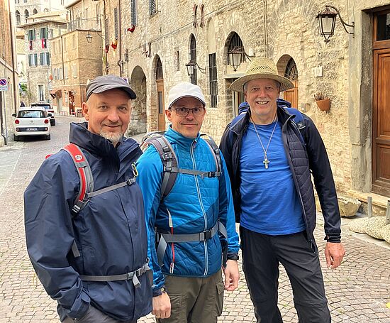 Stehen-lassen und weiter-gehen. 
Eine ökumenische Pilgerreise 
auf dem Franziskusweg
