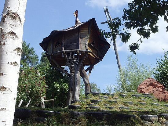 "Baumhaus" . monatlicher Gesprächsabend zu verschiedenen Lebensthemen