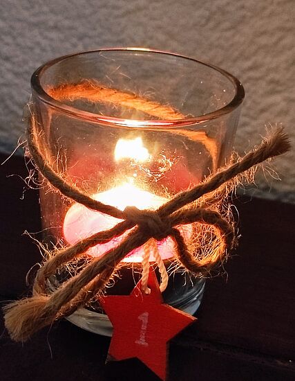 "Geschichten von / voll Hoffnung und Licht"