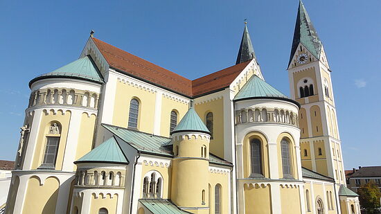 "Zwischen Tradition und Aufbruch: Die katholische Kirche heute und in Zukunft"
