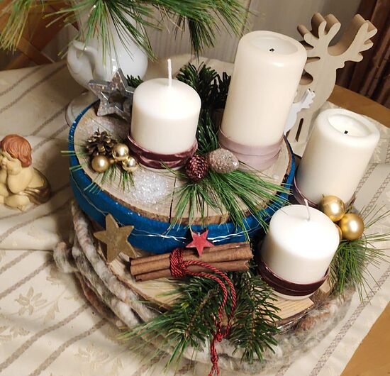 Kreatives Gestalten von Adventskränzen und weihnachtlichen Türkränzen